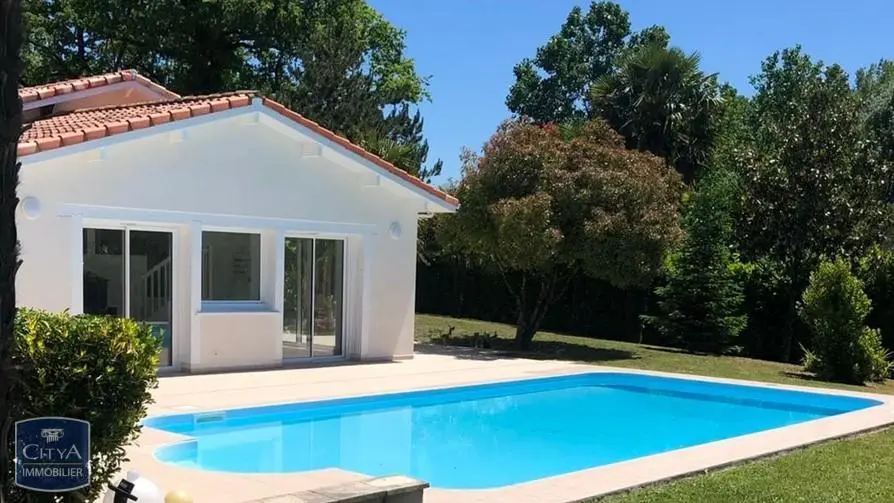 Photo 1 Maison 5 pièces 184.44m²