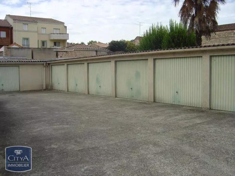 Illustration pour Parking 15m² Photo Parking 15m²