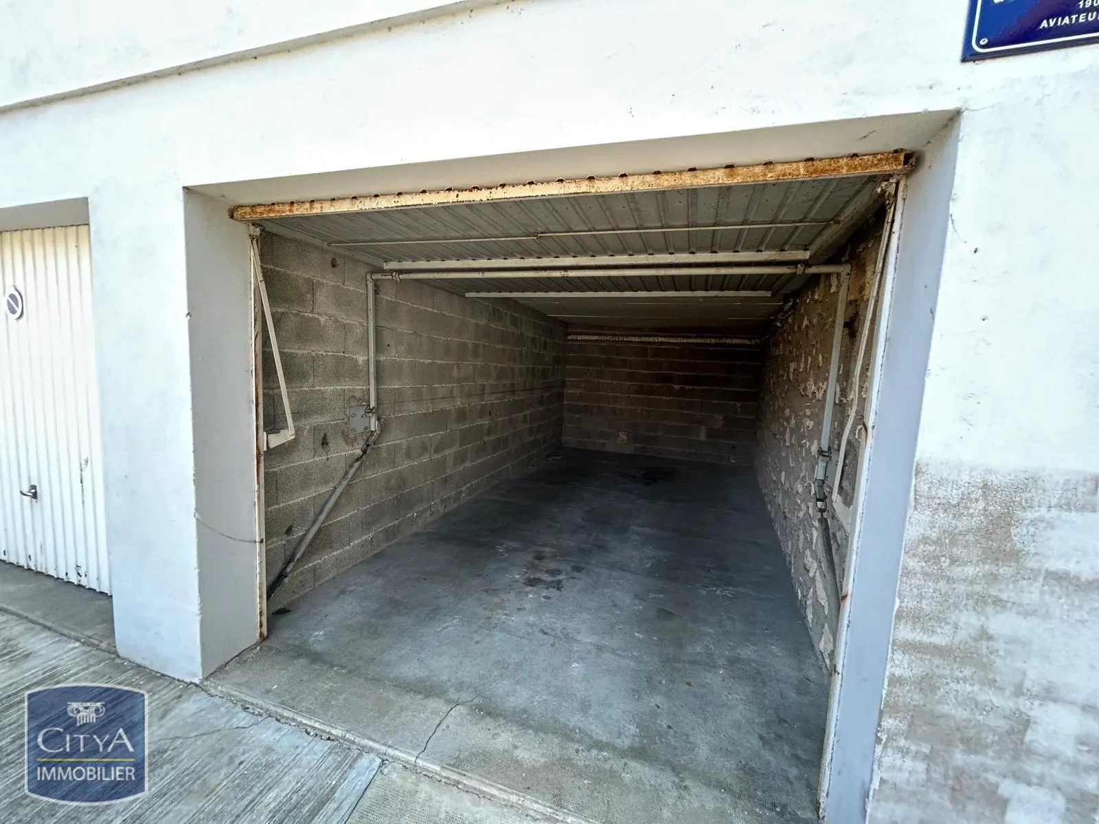 Photo 3 Parking