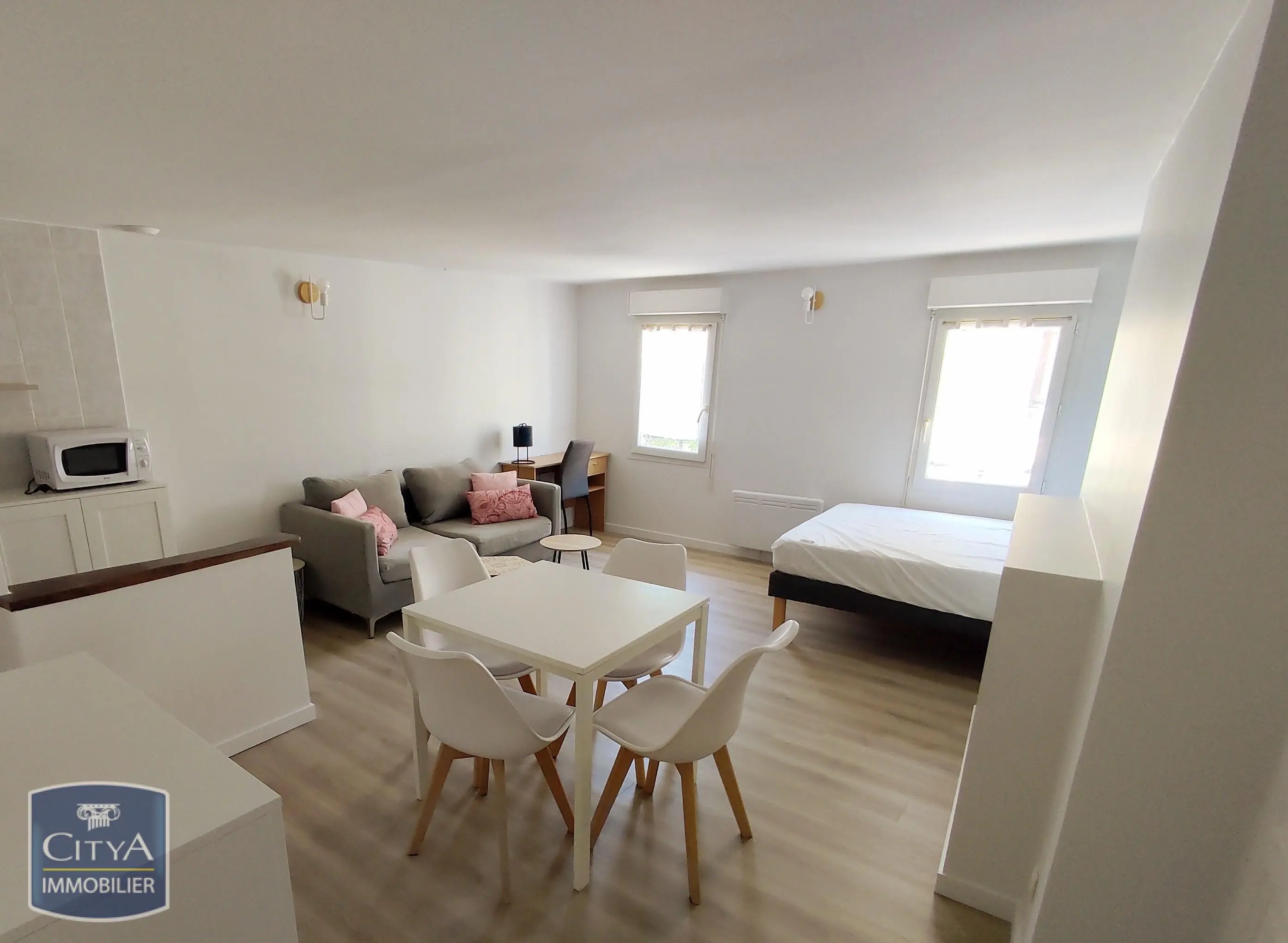 Photo 2 Immeuble 215m²