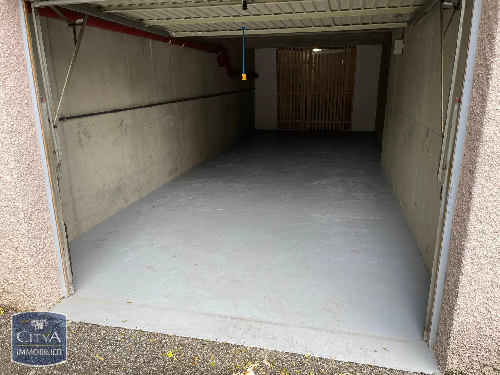 Photo 1 Parking
