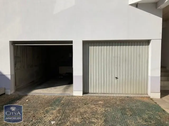 Photo 1 Parking