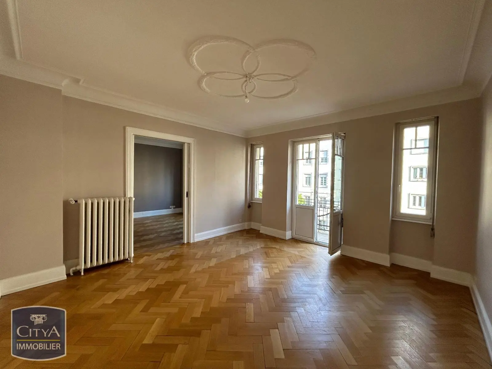 Photo 1 Appartement 5 pièces 127.63m²