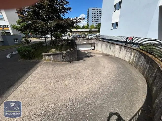 Photo 4 Parking
