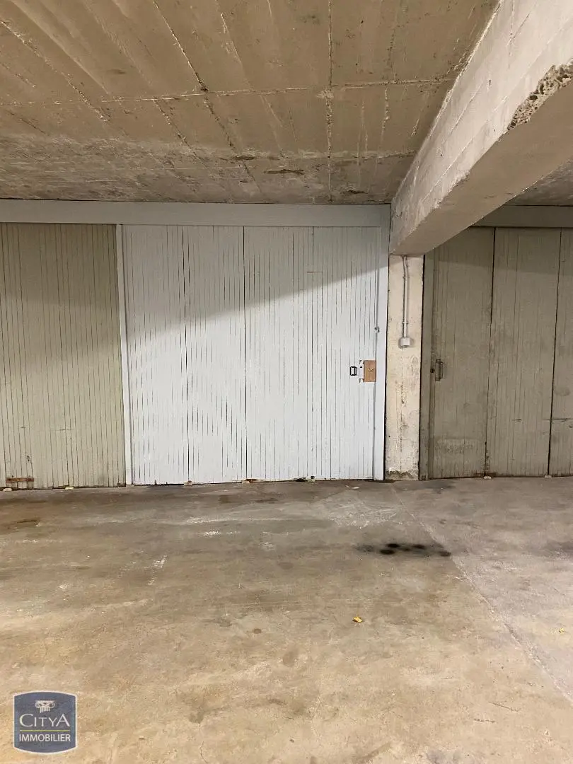Photo 1 Parking
