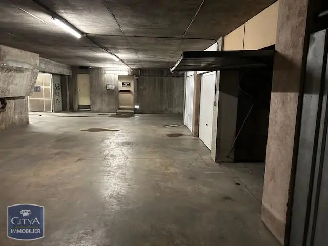 Photo 5 Parking