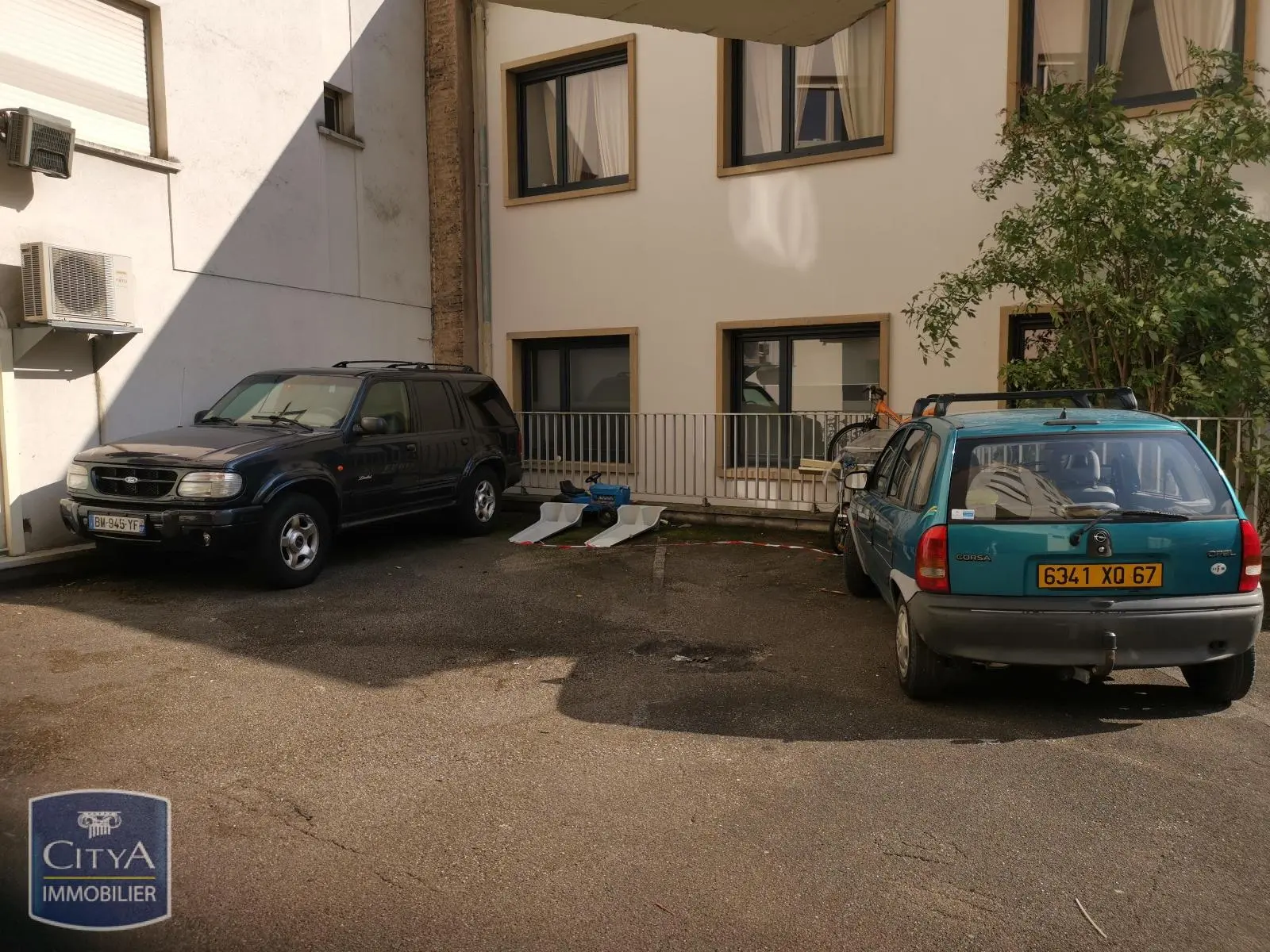 Photo 2 Parking 30m²