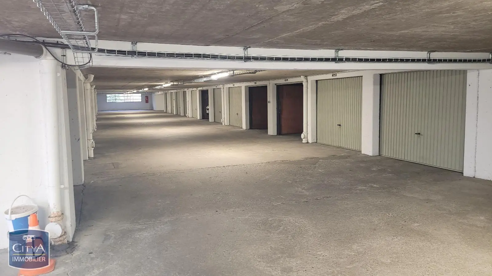 Photo 1 Parking