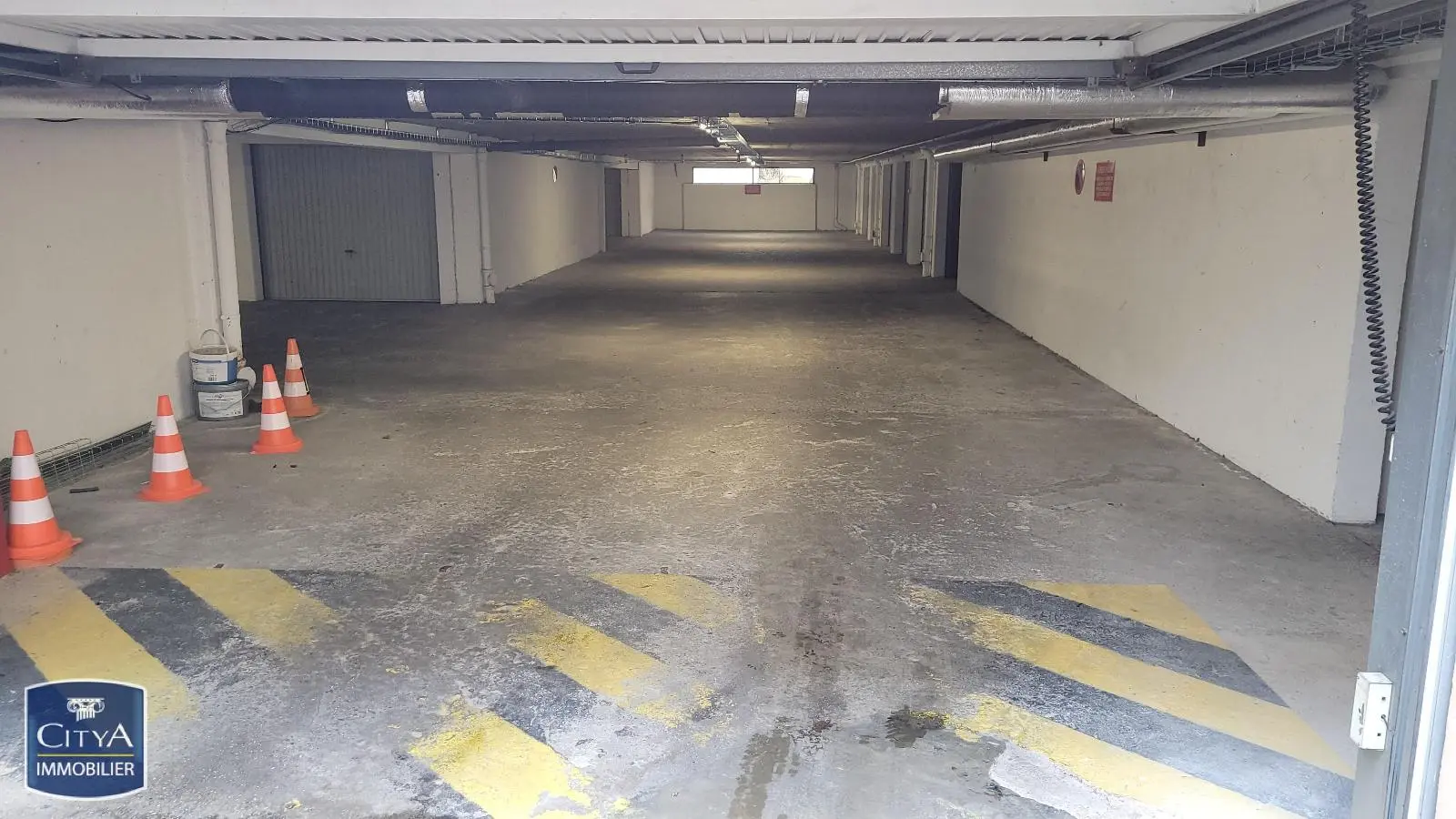 Photo 1 Parking