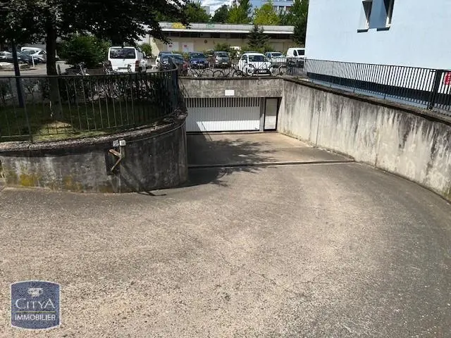 Photo 1 Parking
