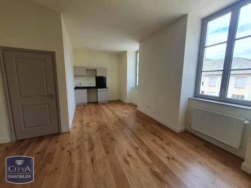 Photo 2 Appartement 1 pièce 32.8m²