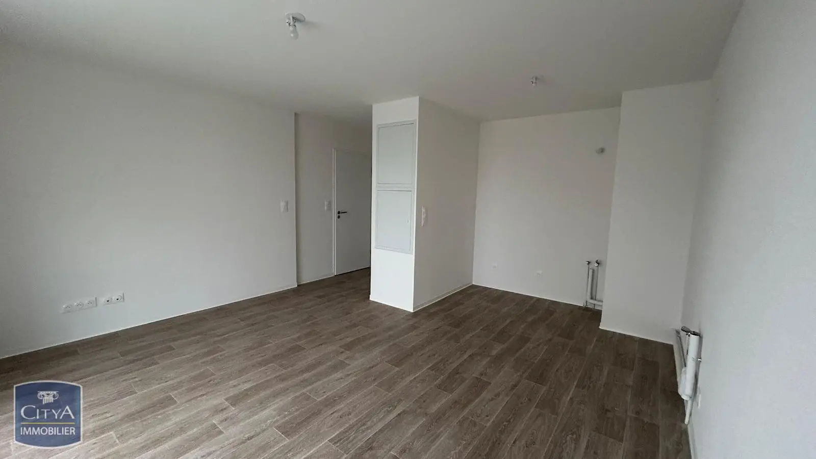 Photo 1 Appartement 1 pièce 28.48m²