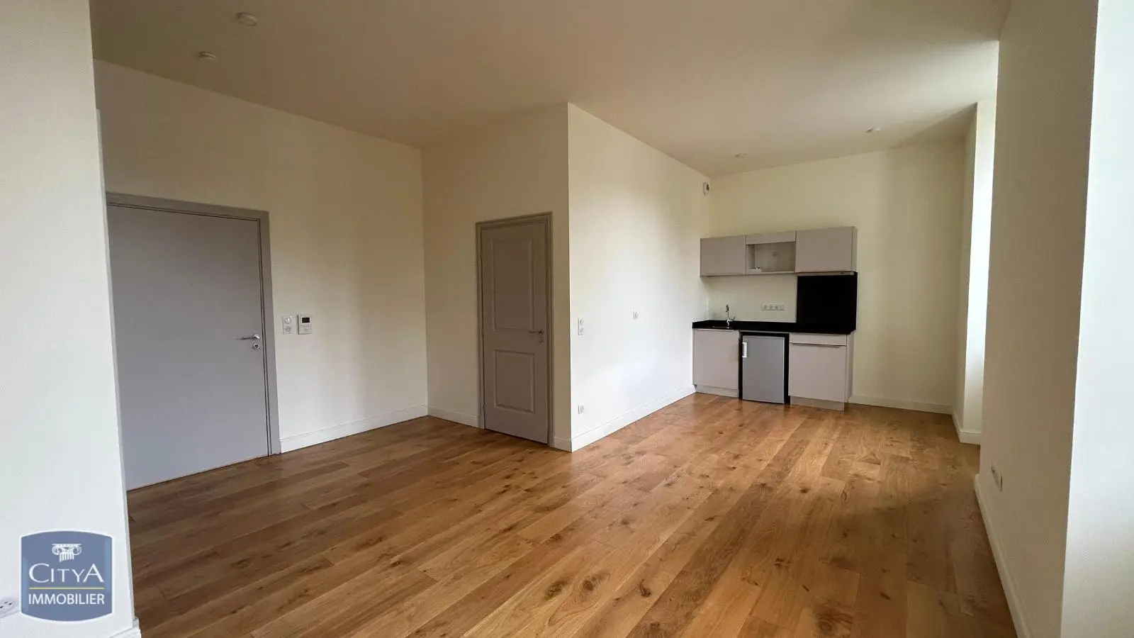Photo 3 Appartement 1 pièce 32.8m²