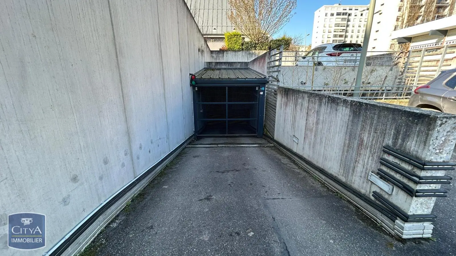 Photo 3 Parking