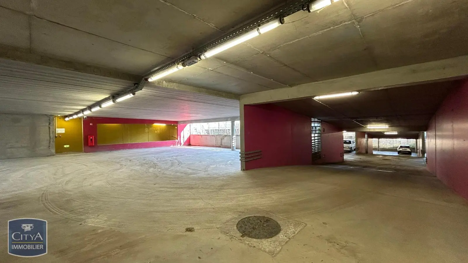 Photo 5 Parking