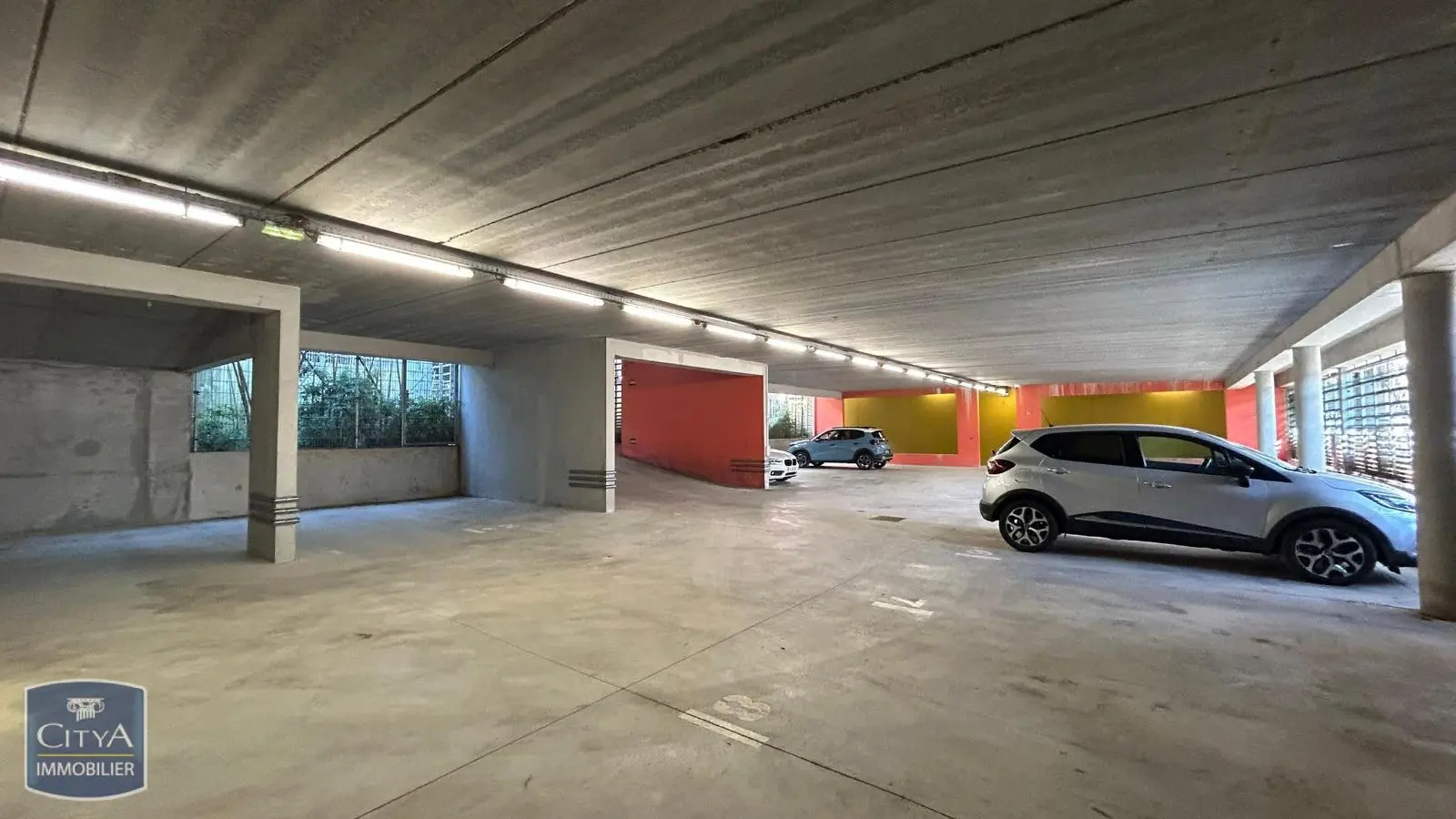 Photo 6 Parking