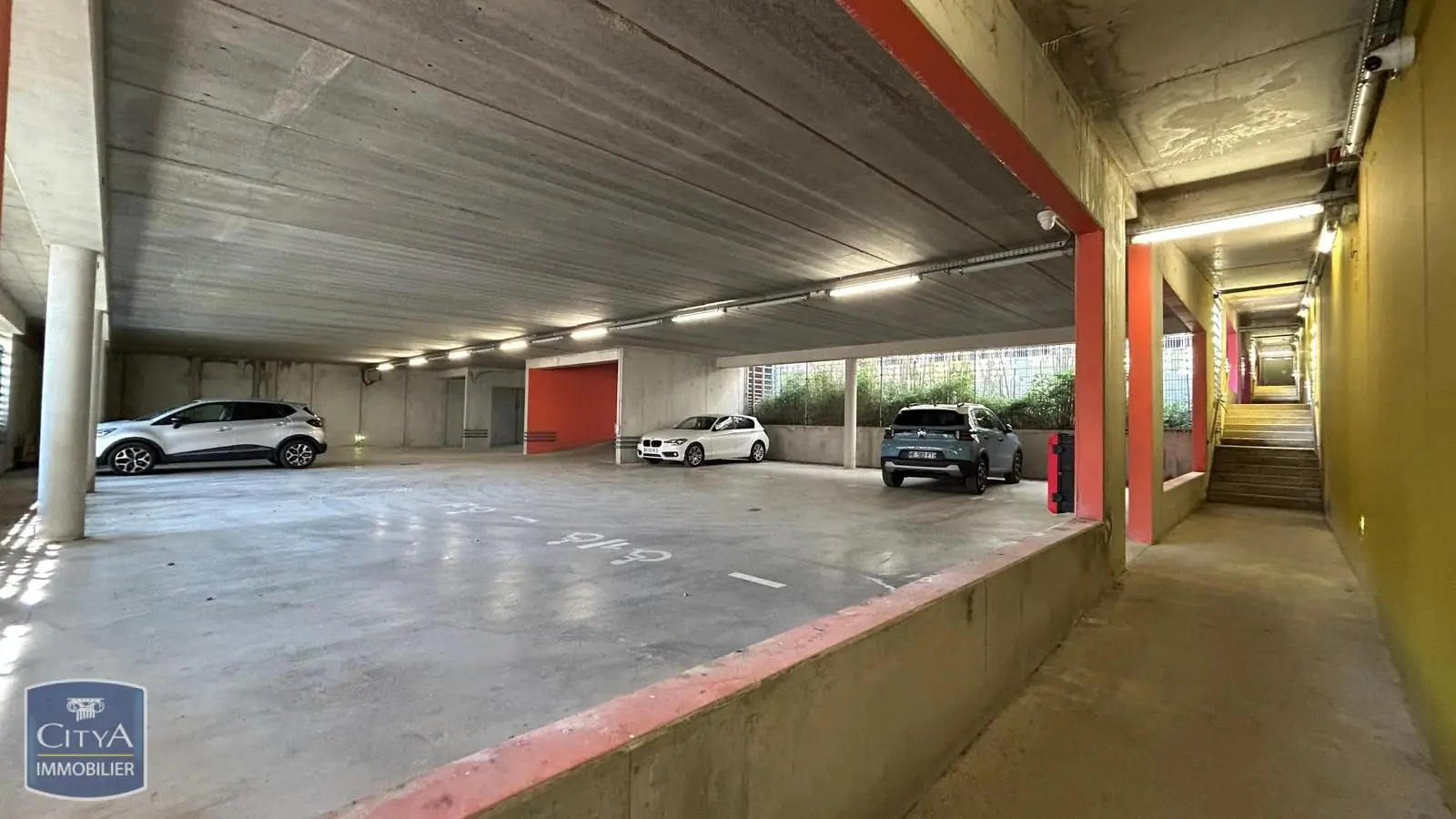 Photo 4 Parking