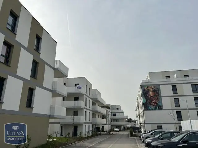 Photo 2 Parking