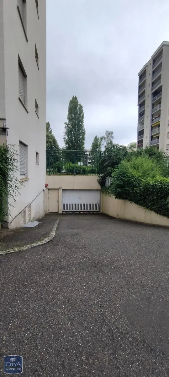 Photo 1 Parking