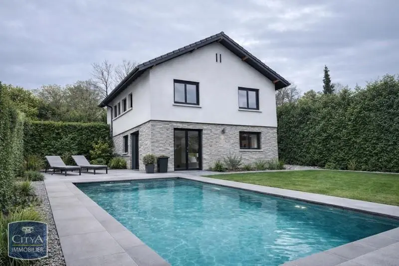 Photo 1 Maison 8 pièces 120m²