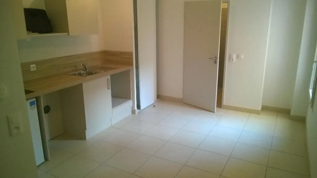 Photo 1 Appartement 1 pièce 23.52m²
