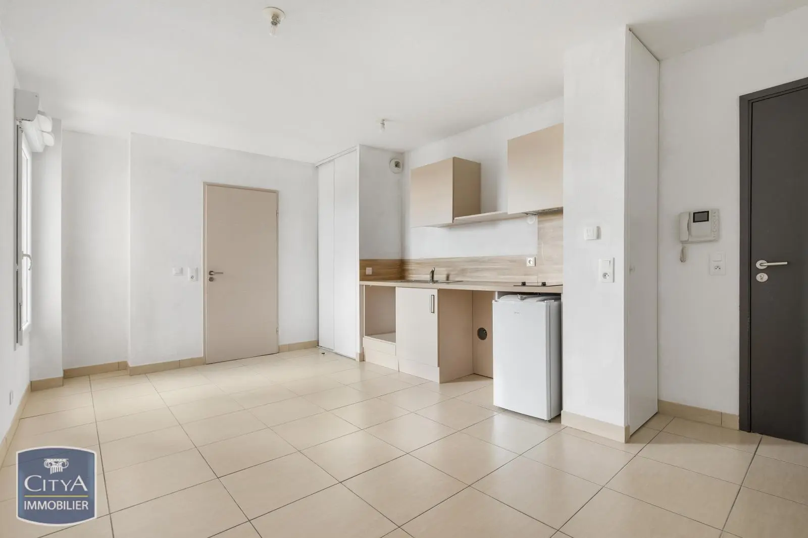 Photo 1 Appartement 1 pièce 23.52m²