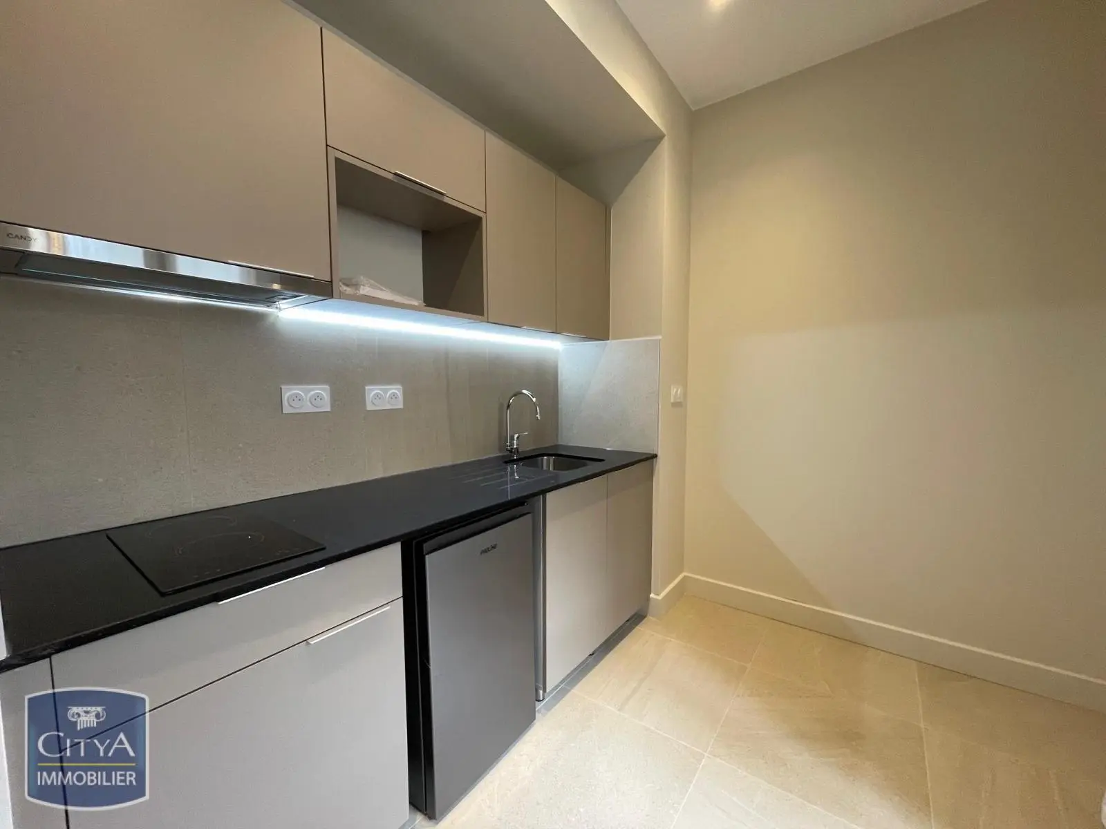 Photo 2 Appartement 1 pièce 33.21m²