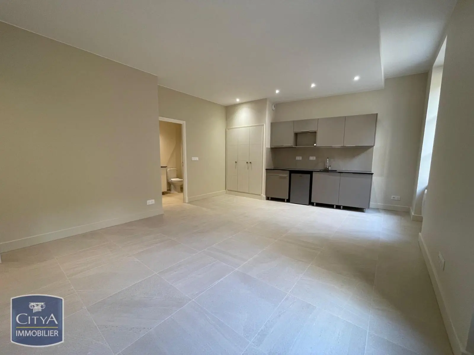 Photo 3 Appartement 1 pièce 31.27m²