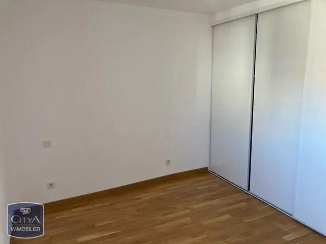 T3 CHAMBRE AVEC PLACARD