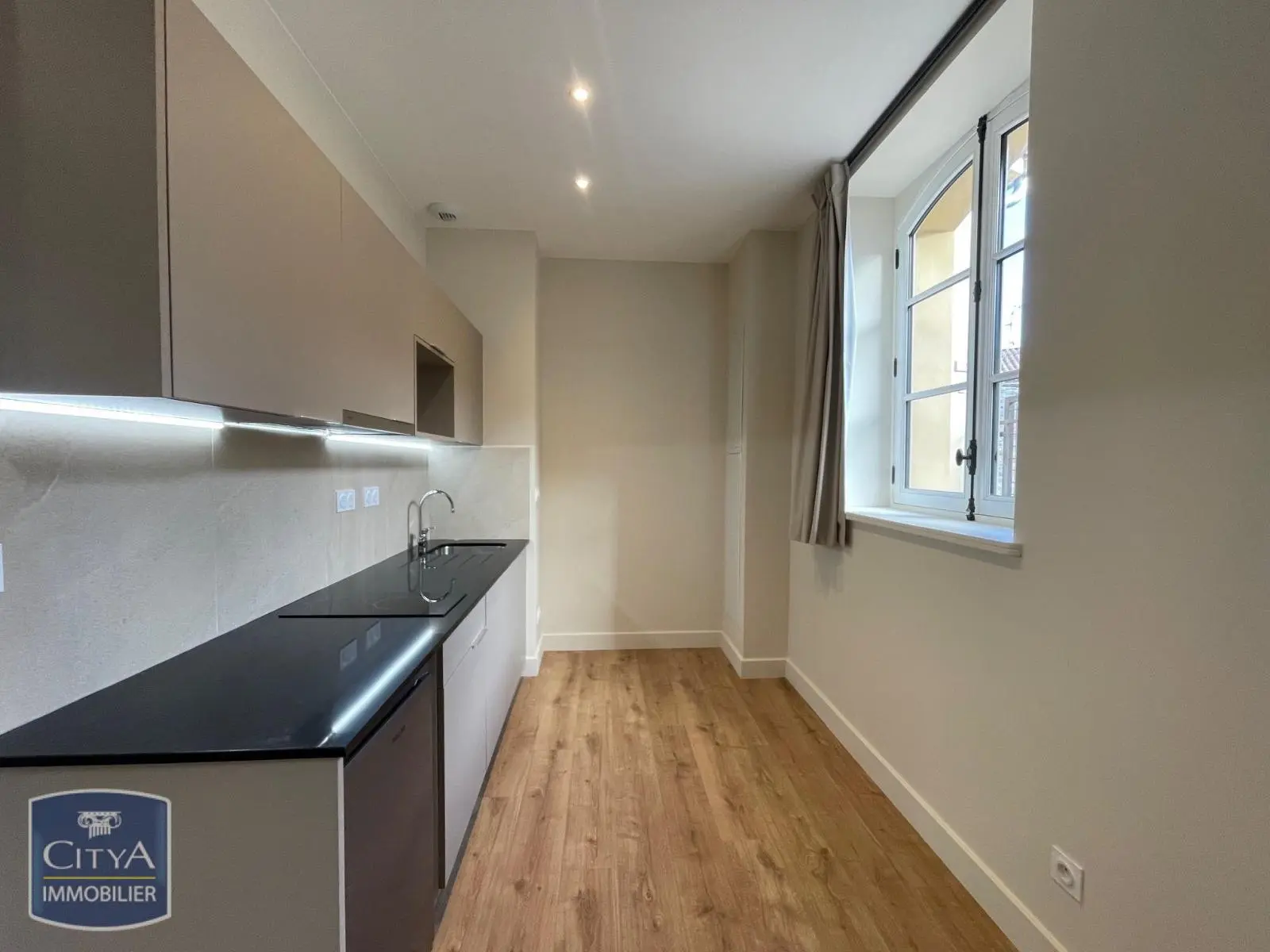 Photo 2 Appartement 1 pièce 33.88m²