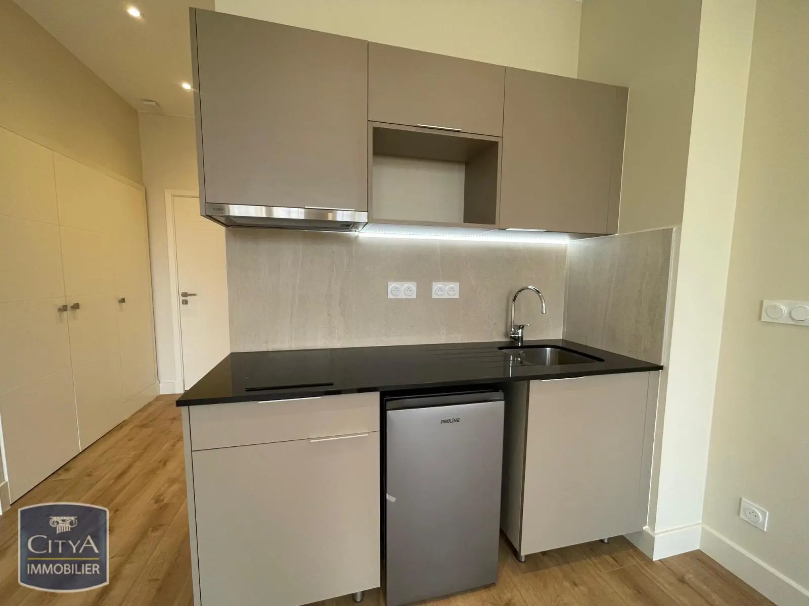 Photo 3 Appartement 1 pièce 28.06m²