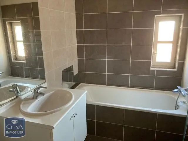 T3 SALLE DE BAINS BAIGNOIRE