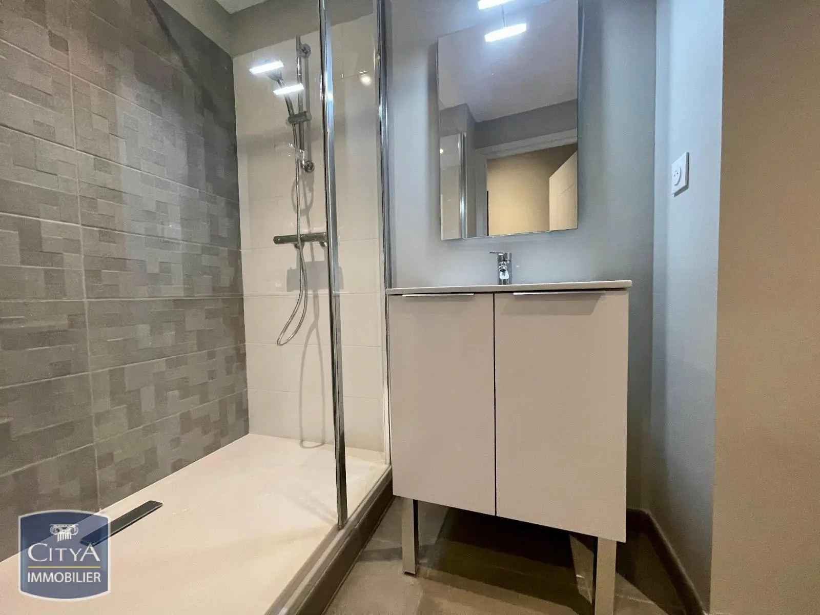 Photo 3 Appartement 1 pièce 29.9m²