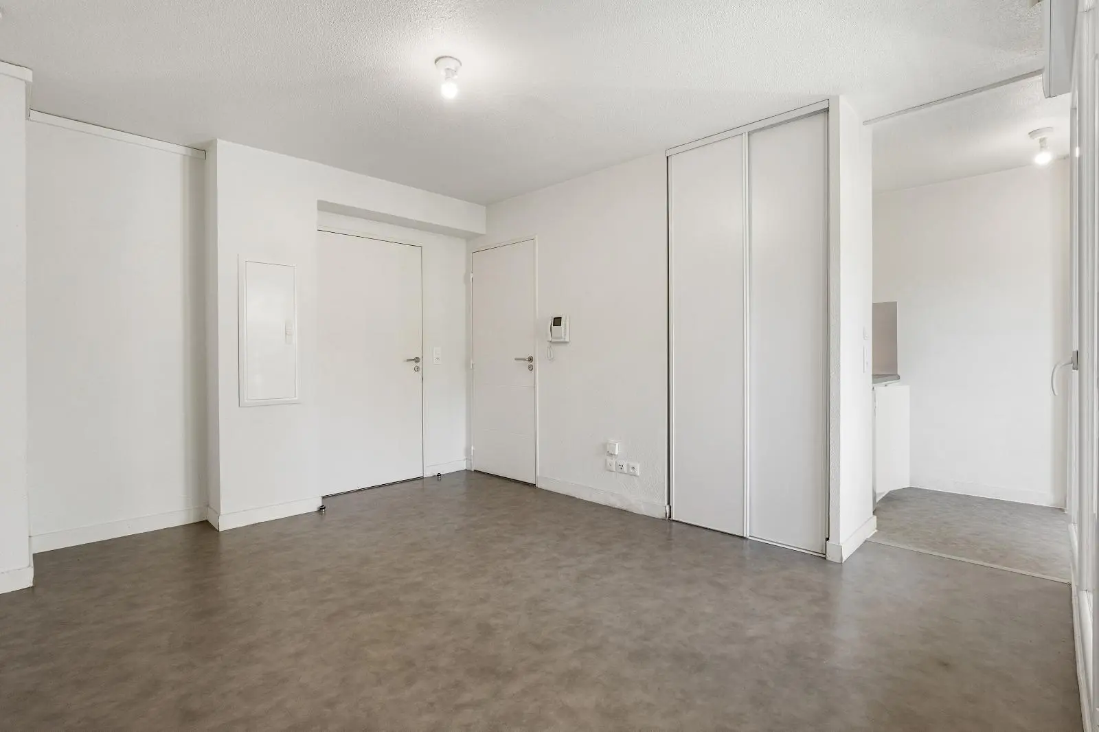 Photo 3 Appartement 1 pièce 27.31m²