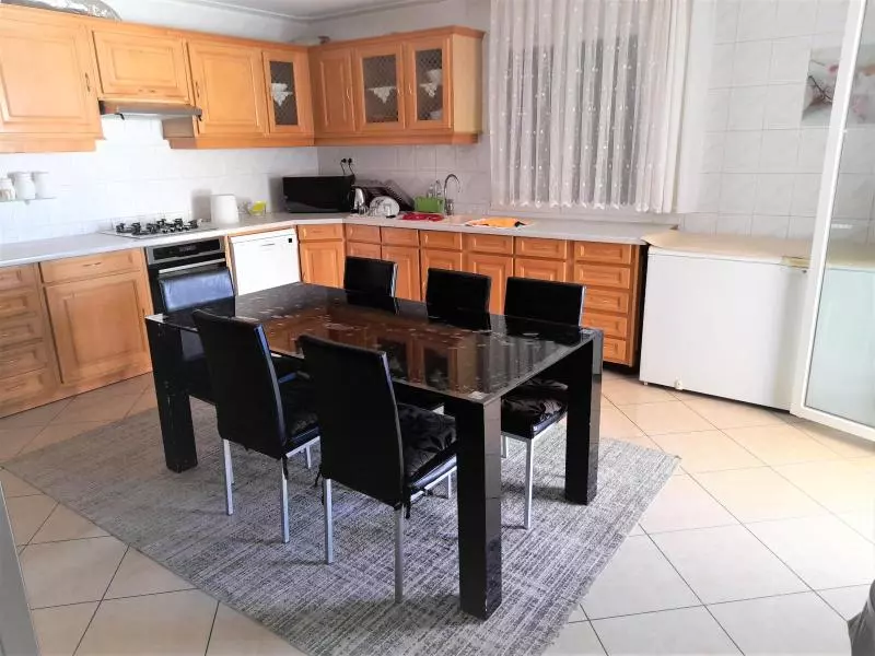 Illustration pour Maison 6 pièces 171m² Photo Maison 6 pièces 171m²