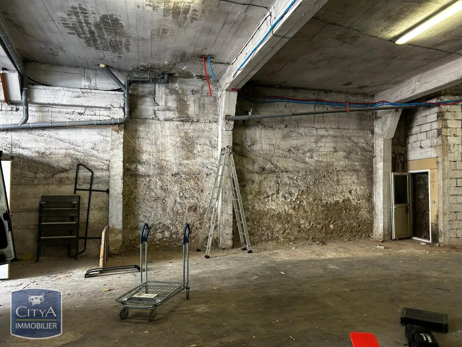 Photo 4 Local Commercial