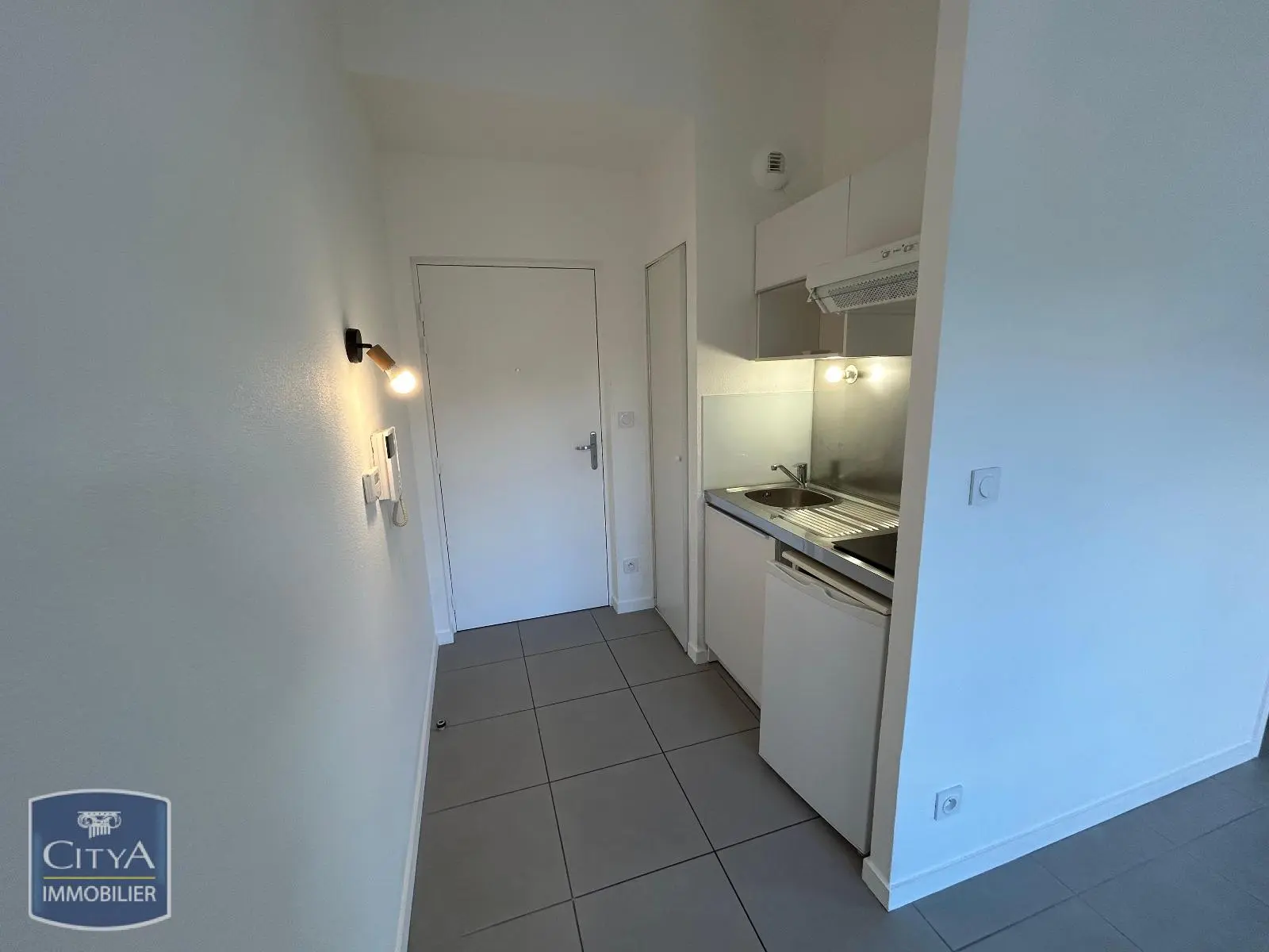 Photo 2 Appartement 1 pièce 27.65m²