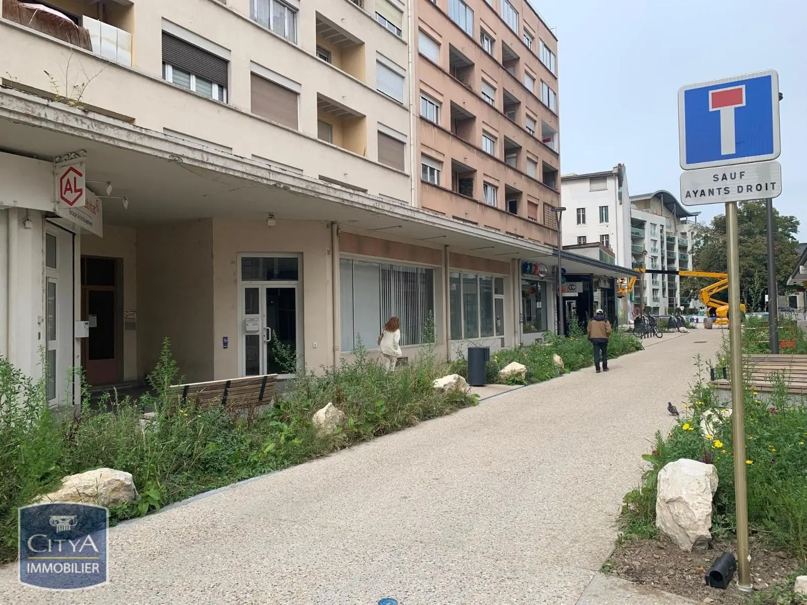 Photo 2 Local Commercial 275m²