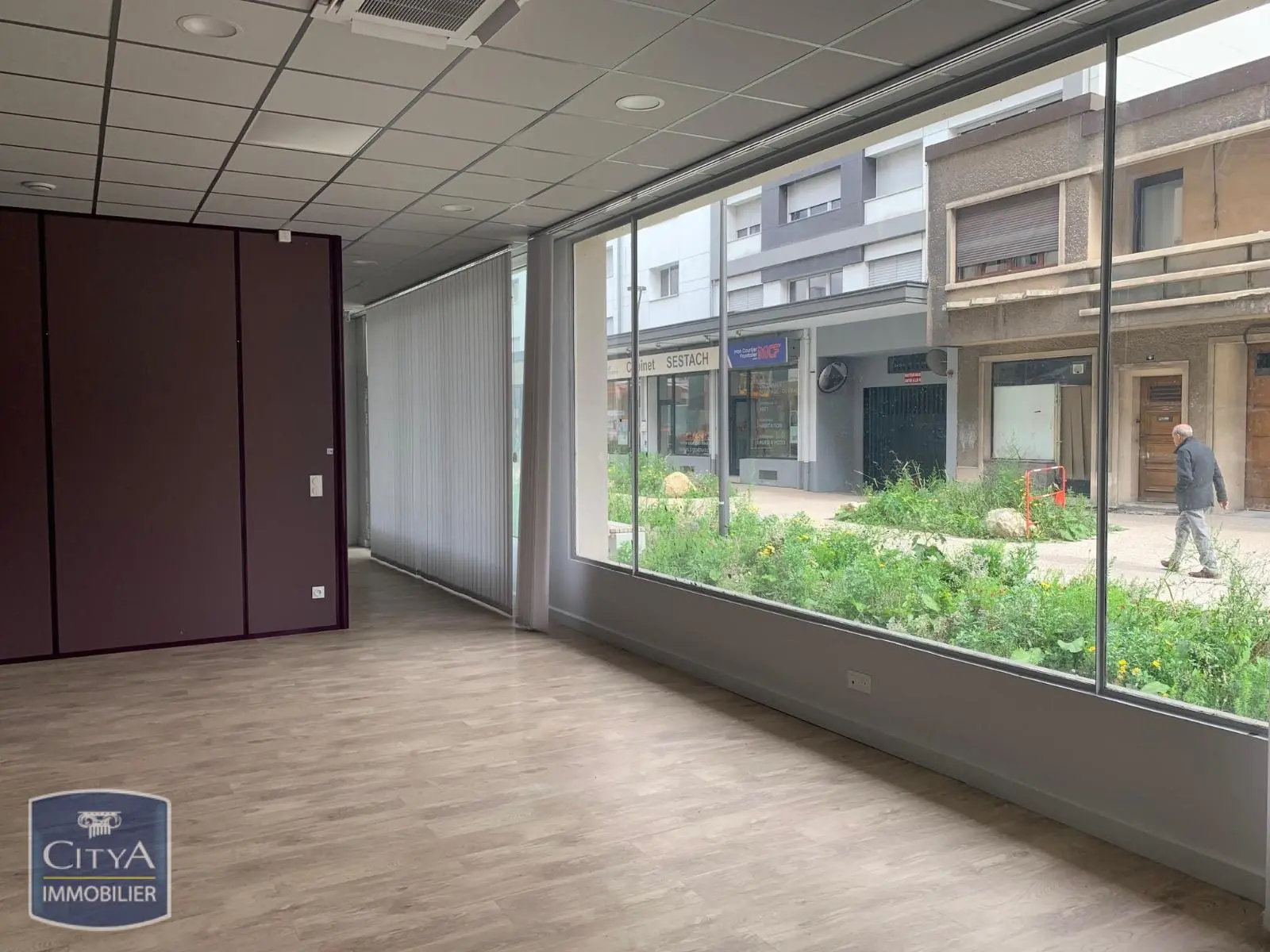 Photo 3 Local Commercial 275m²
