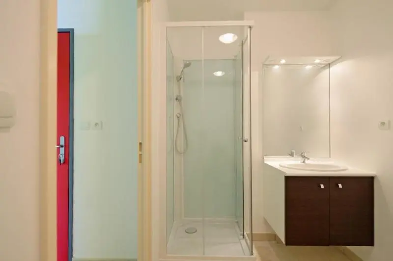 SALLE DE DOUCHE