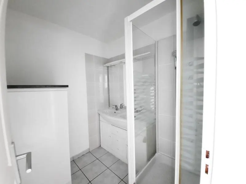 LA MONTAGNE T3 / BELLE TERRASSE / SANS VIS A VIS / CUISINE AMERICAINE /