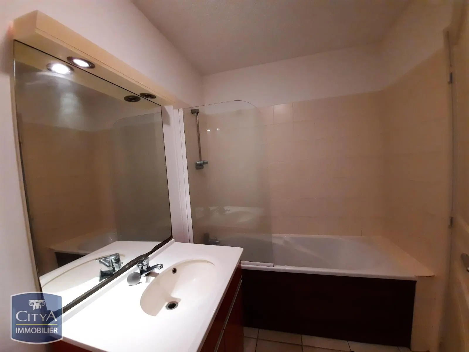 Photo 1 Appartement 1 pièce 25.27m²