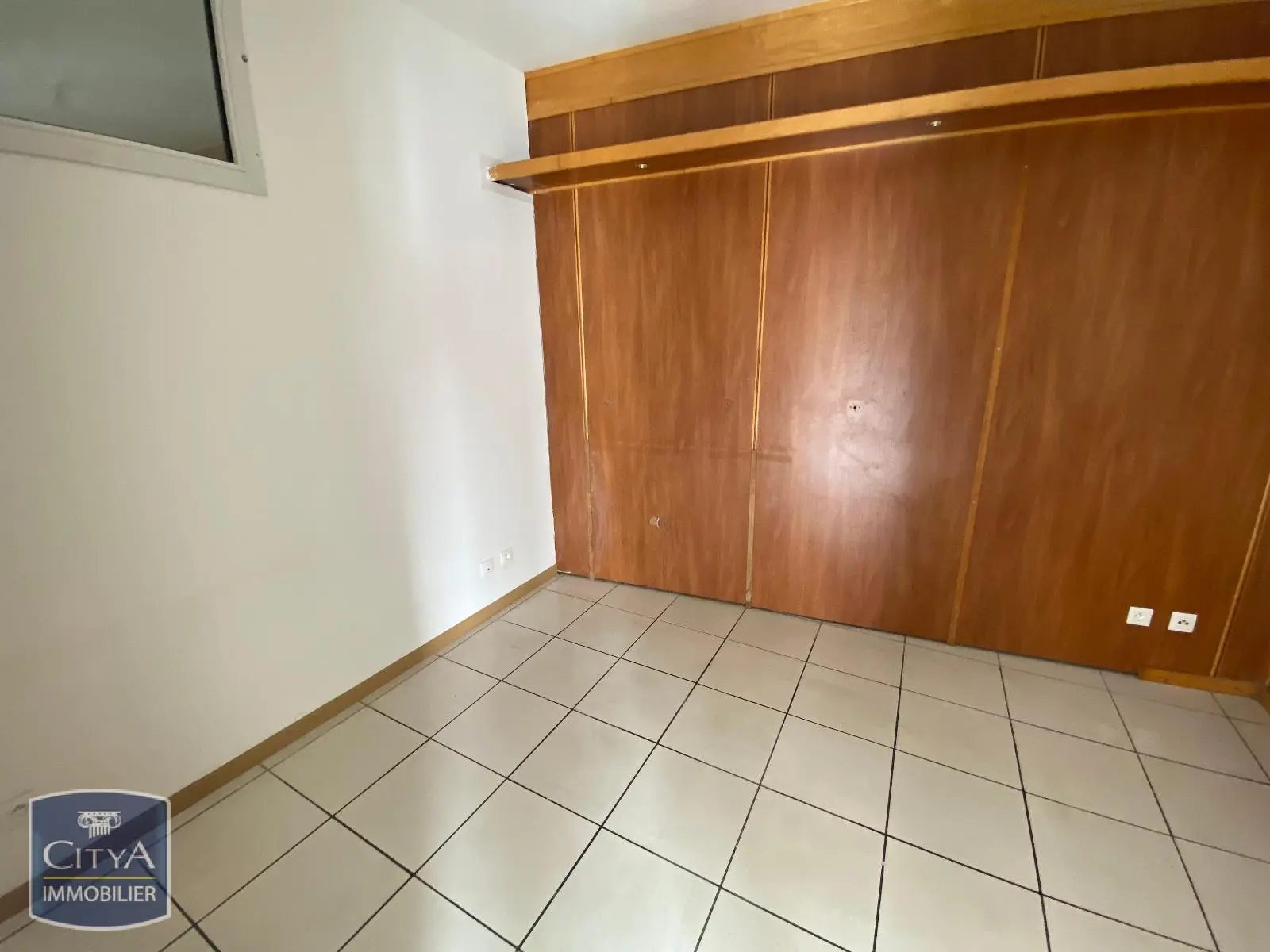 Photo 1 Local Commercial