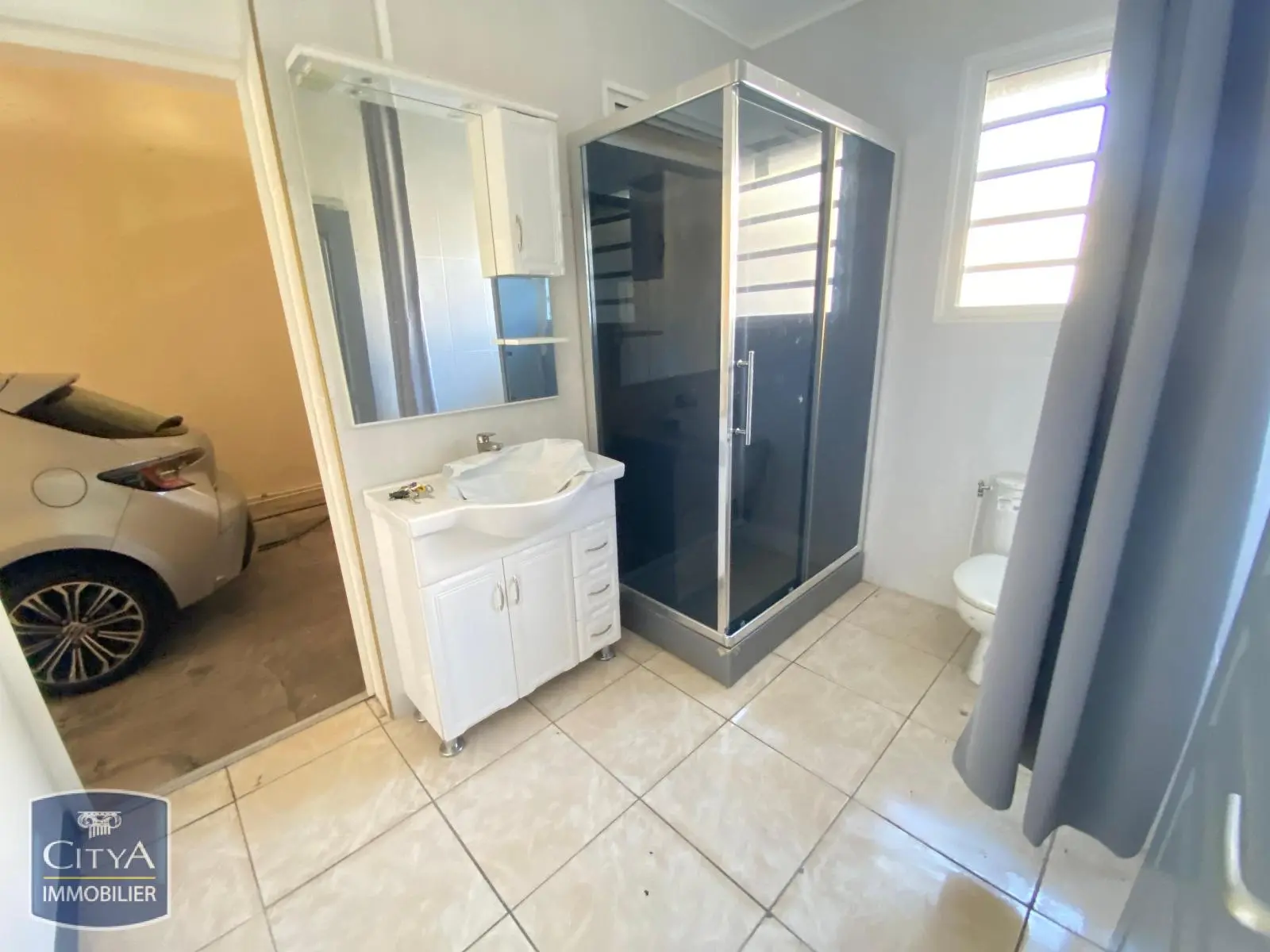 Photo 4 Local Commercial