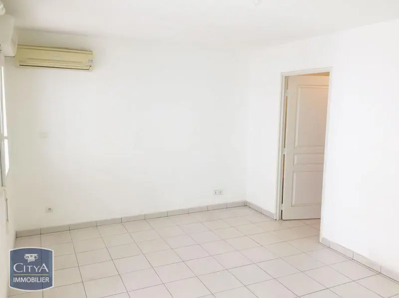 Photo 1 Appartement 1 pièce 25.27m²