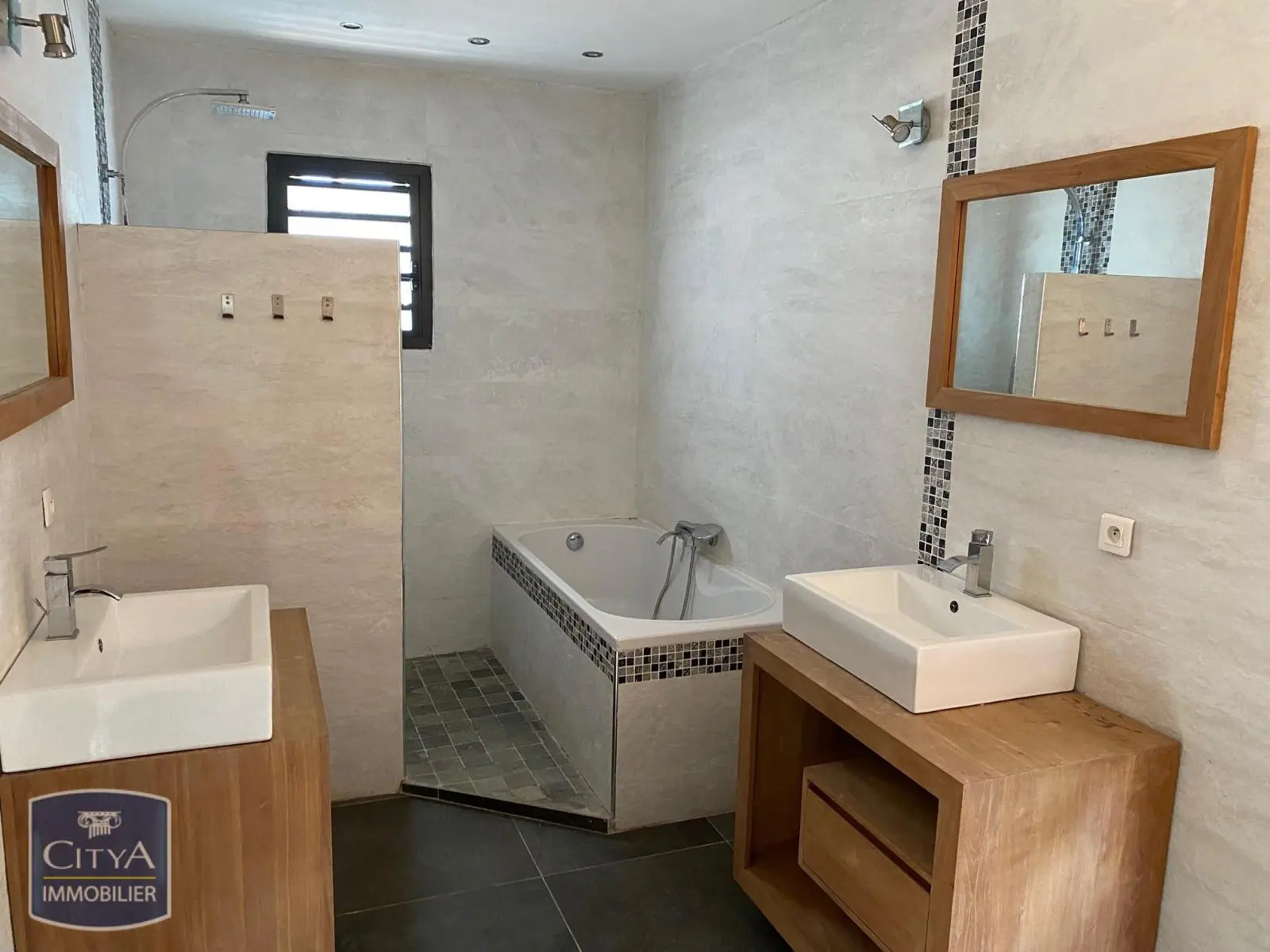 Photo 7 Maison 7 pièces 185m²