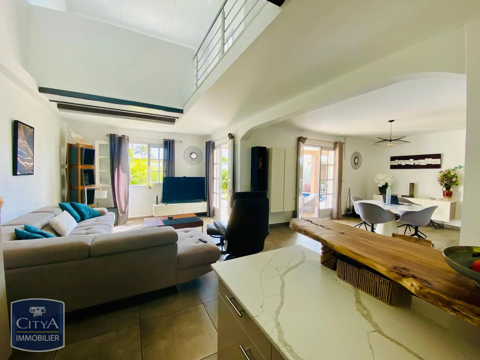 Photo 1 Maison 4 pièces 155m²