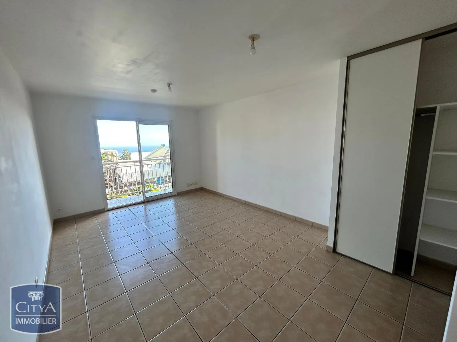 Photo 2 Appartement 1 pièce 27.85m²