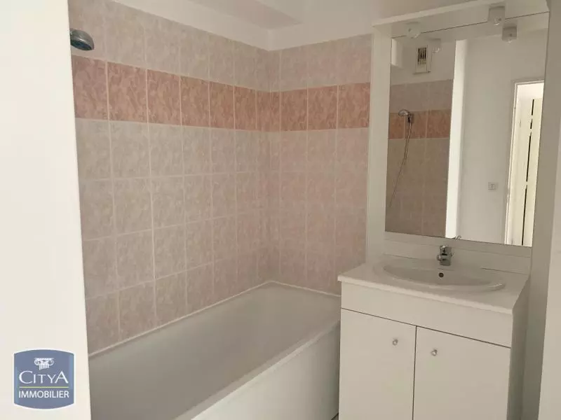 LOCATION LAVAL
