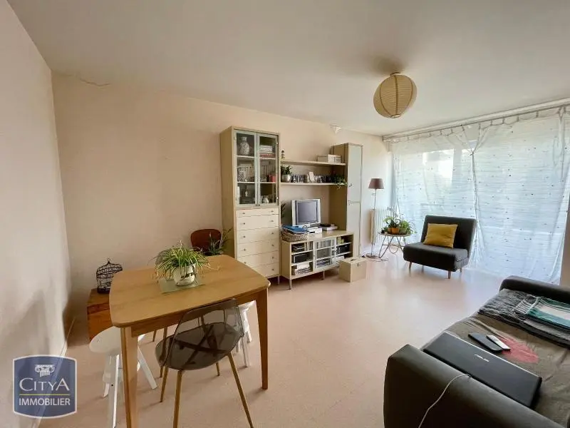 LOCATION T2 GARE LAVAL